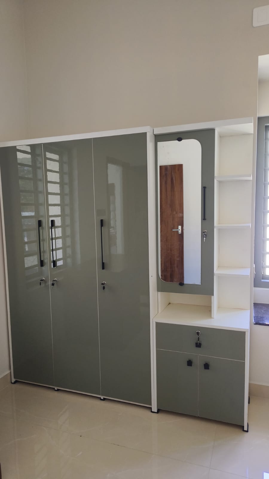 3 DOOR WARDROBE